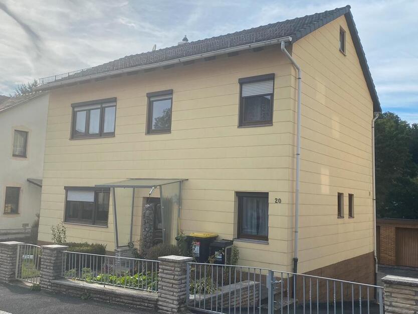 Einfamilienhaus in Rödental mit 3 Garagen und herrlichem Garten