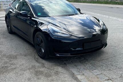 Tesla Model 3 56.000 km 26.500 &euro; Kirchberg/Untermitterdorf 94259