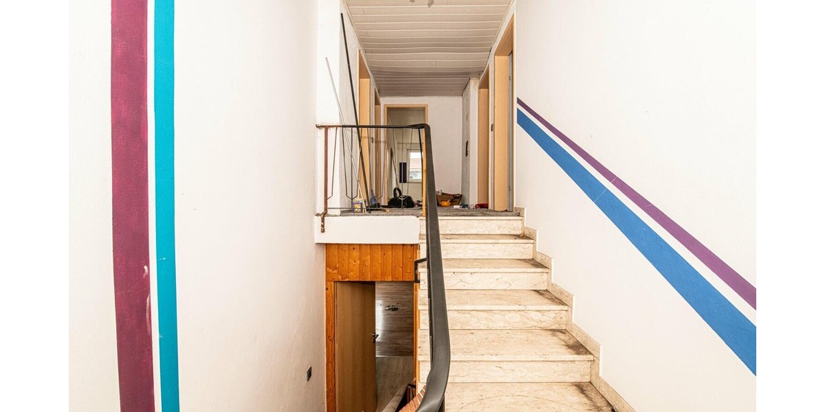 Zweifamilienhaus mit großem Grundstück 8 zimmer