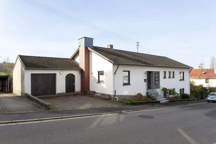 Freistehender Bungalow mit Einliegerwohnung und herrlichem Garten. 6 zimmer