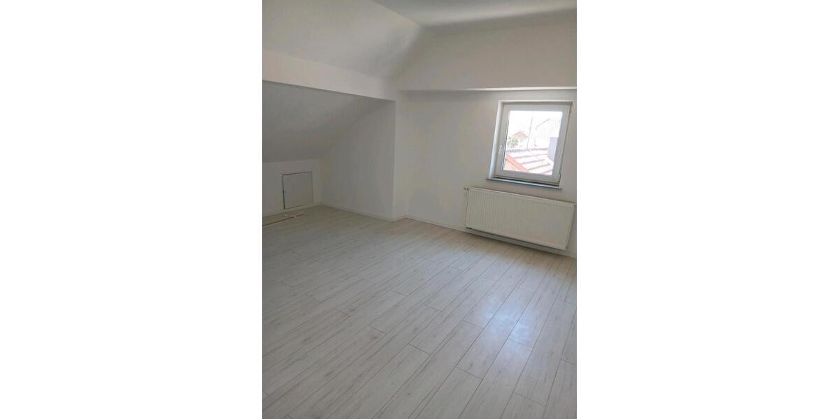 Dachgeschoßwohnung Eggenfelden - 4 Zimmer, 85 m&sup2;, 11&euro; | Angebot:26413715
