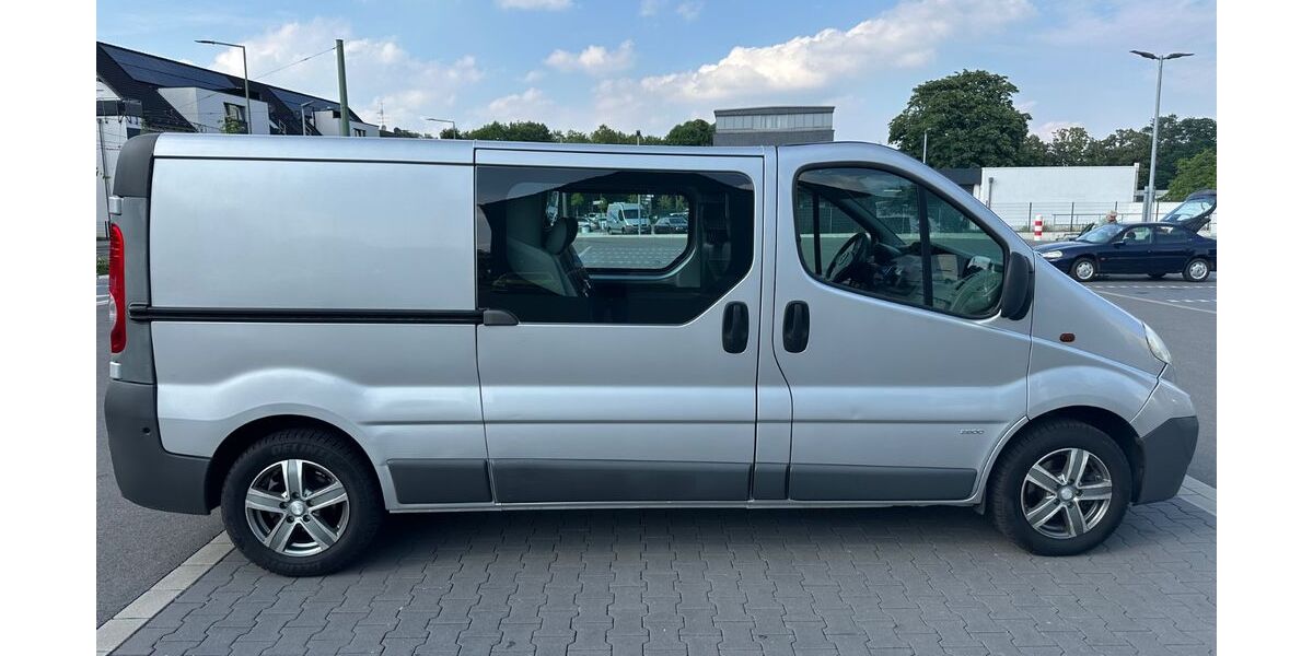 Opel Vivaro 178.000 km 11.880 &euro; Duisburg 47138