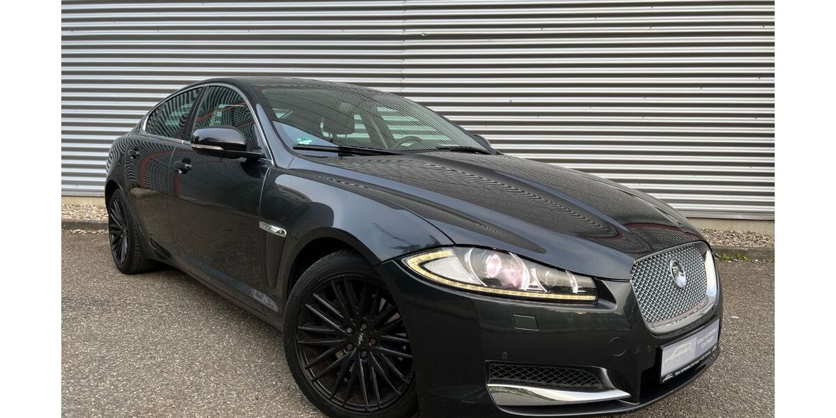 Jaguar XF 181.035 km 7.890 &euro; Stuttgart 70378