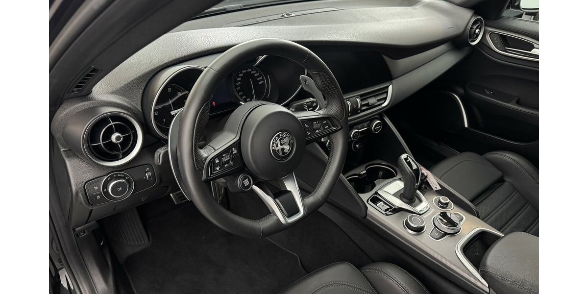 Alfa Romeo Giulia 2.0 Turbo Veloce Q4 1.Hand Carplay Xenon 26.400 km 32.220 &euro; Lich 35423