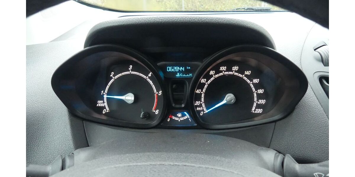 Ford Transit Courier 62.844 km 7.399 € Berlin 13059