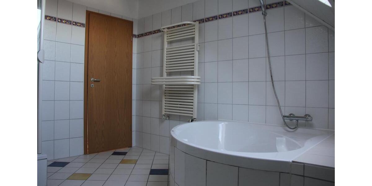 Dachgeschoßwohnung Recklinghausen Grullbad - 3 Zimmer, 72 m&sup2;, 440&euro; | Angebot:24963316