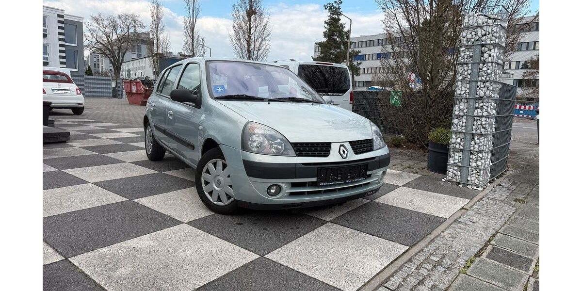 Renault Clio 76.000 km 3.389 &euro; Nürnberg 90431