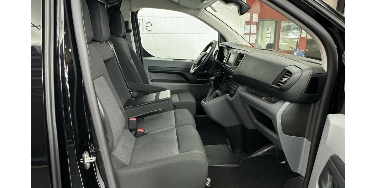 Opel Vivaro Cargo 1.5 D Edition M 1.Hand Sitzhzg 9.900 km 21.520 &euro; Lich 35423