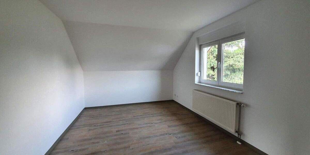 Einfamilienhaus Finsterwalde - 5 Zimmer, 130 m&sup2;, 1.290&euro; | Angebot:25337669