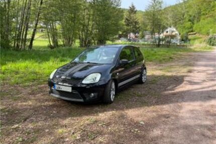 Ford Fiesta 246.000 km 2.500 € Gossersweiler 76857