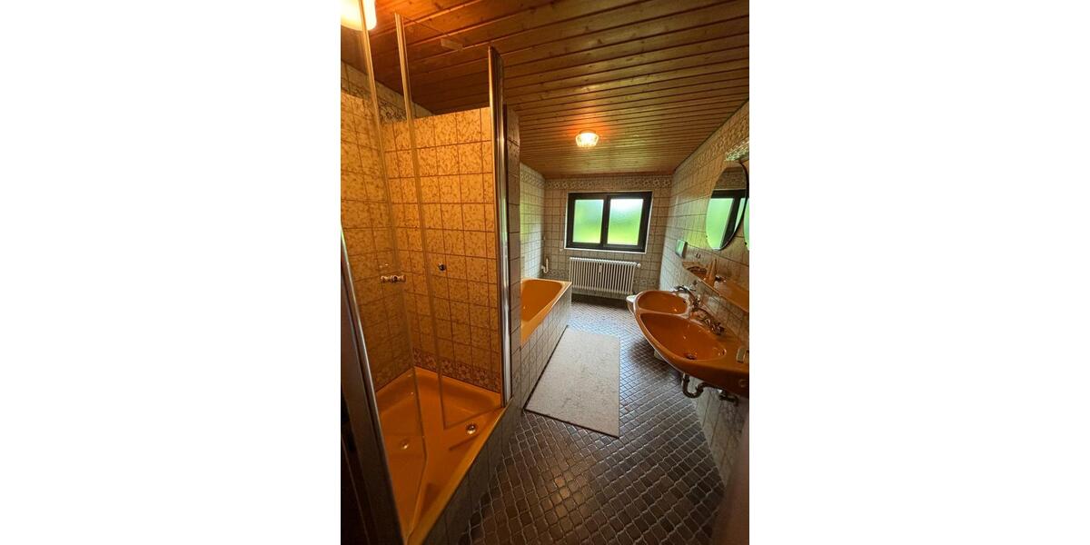 Provisionsfrei: Mehrgenerationenhaus mit separaten Wohnungen zimmer