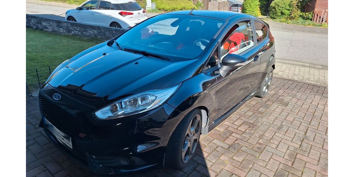 Ford Fiesta 172.000 km 8.100 &euro; Friedrichsthal 66299