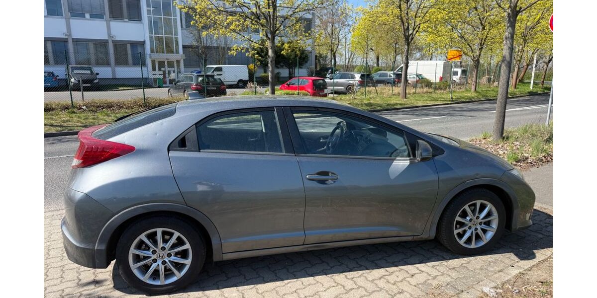 Honda Civic 243.215 km 5.600 &euro; Berlin (Spandau) 13587