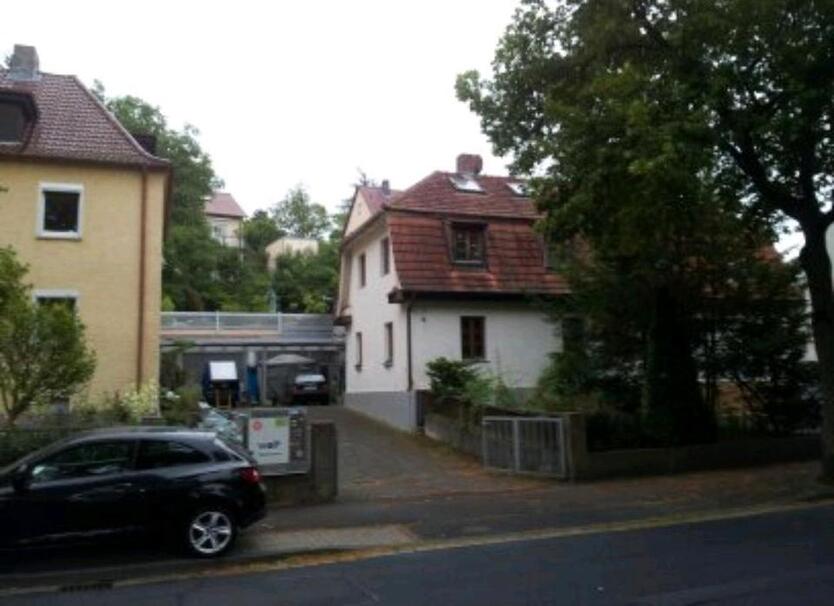 Haus mit Gewebefähiger Halle