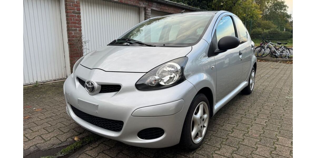 Toyota Aygo (X) 77.500 km 3.890 &euro; Essen 45329