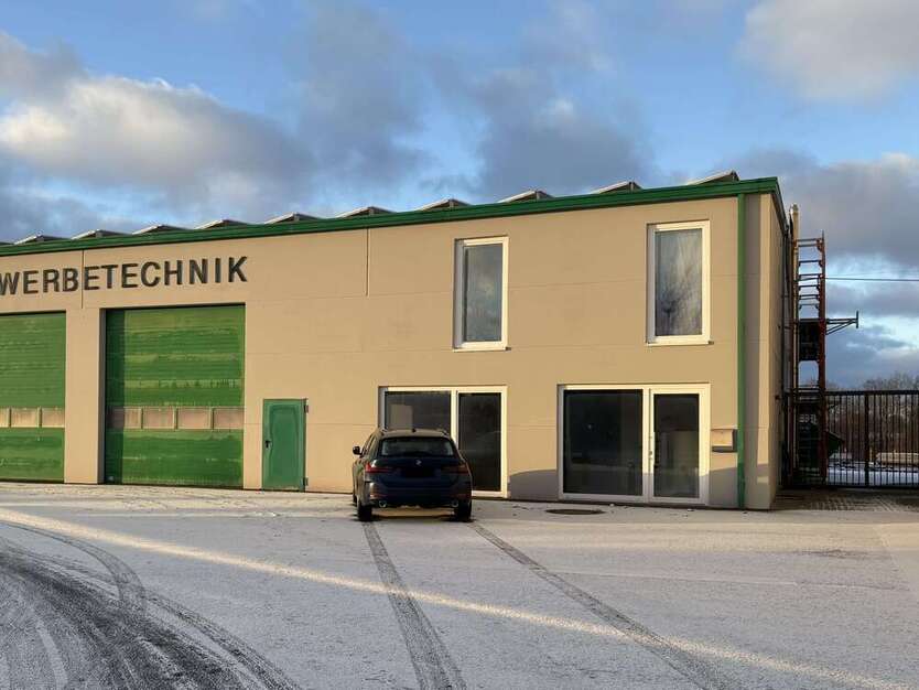 Halle in Laufeld 1.510 € 334.3 m²