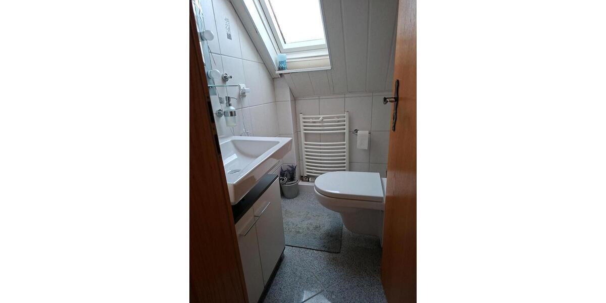 Dachgeschoßwohnung Sarstedt - 4 Zimmer, 86 m&sup2;, 50&euro; | Angebot:24408482