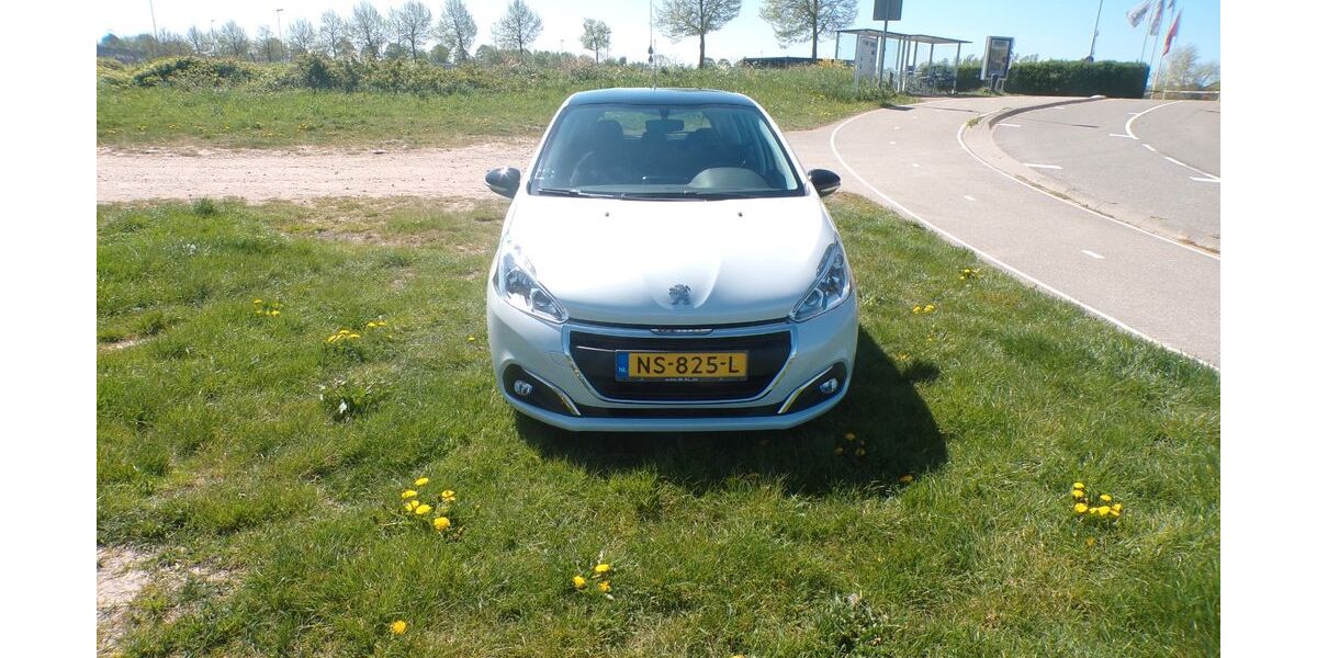 Peugeot 208 128.512 km 8.900 &euro; Brakel 5306a