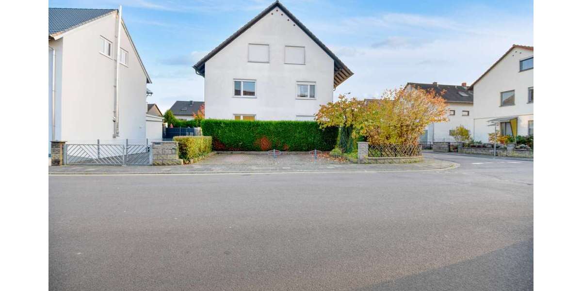 3 ZKB DG & 2 ZKB Souterrain Whg Sofort beziehbar Garage & 2 Stellplätze inkl 5 zimmer