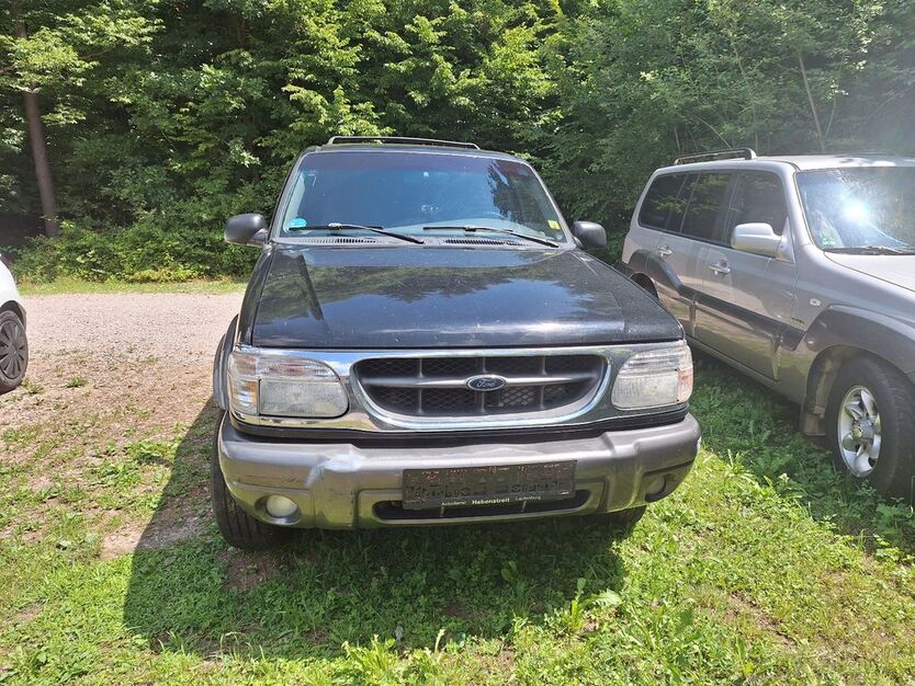 Ford Explorer 205.000 km 2.200 € Albbruck 79774