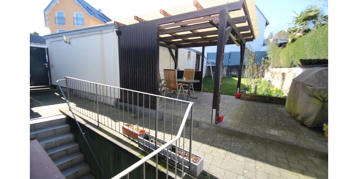 Mit 3D: Mehrfamilienhaus 4 Einheiten (2 Wg. frei) + 4 Garagen – Potenzial bis ca. 40.000 EUR p.a. - Mehrfamilienhaus, Wohnhaus Brühl | Angebot:26001821