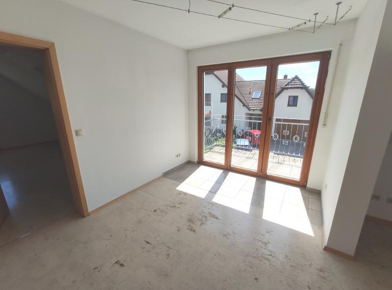 3 Zi. Wohnung im DG (1.OG) mit Balkon und Carport - Etagenwohnung Pommersfelden | Angebot:23903906