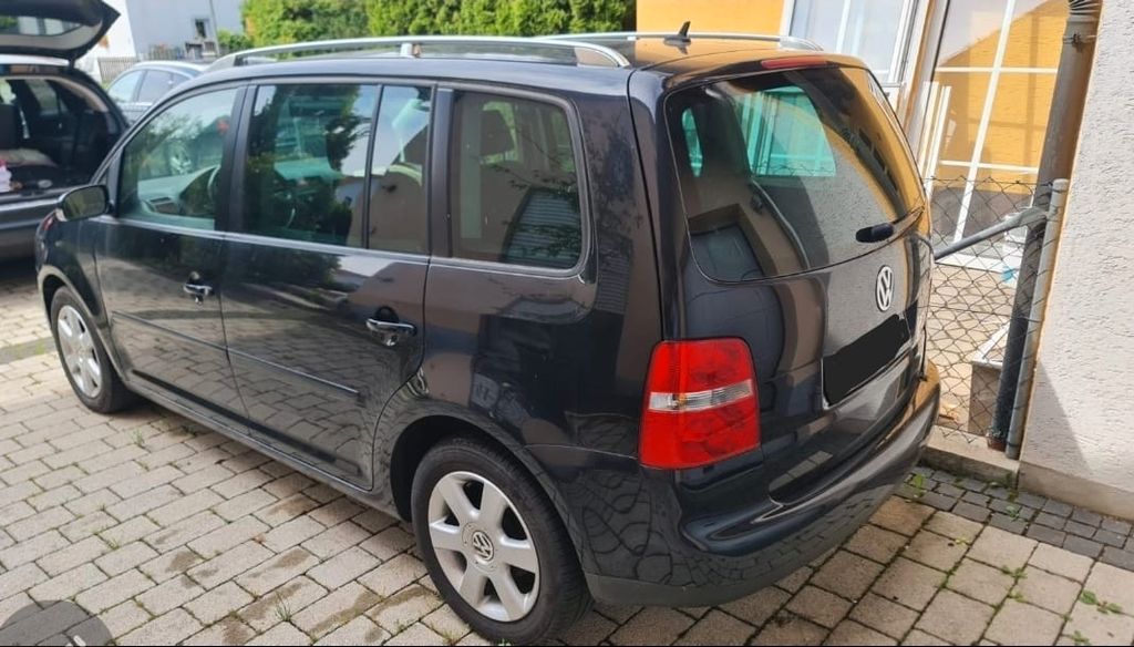 VW Touran 129.000 km 6.400 &euro; Ismaning 85737