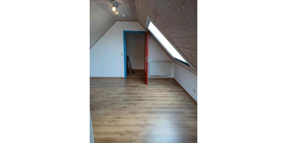 Dachgeschoßwohnung Hohenroth - 2.5 Zimmer, 98 m&sup2;, 620&euro; | Angebot:26515790