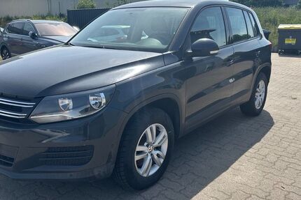 VW Tiguan 121.700 km 8.950 &euro; Pampow 19075