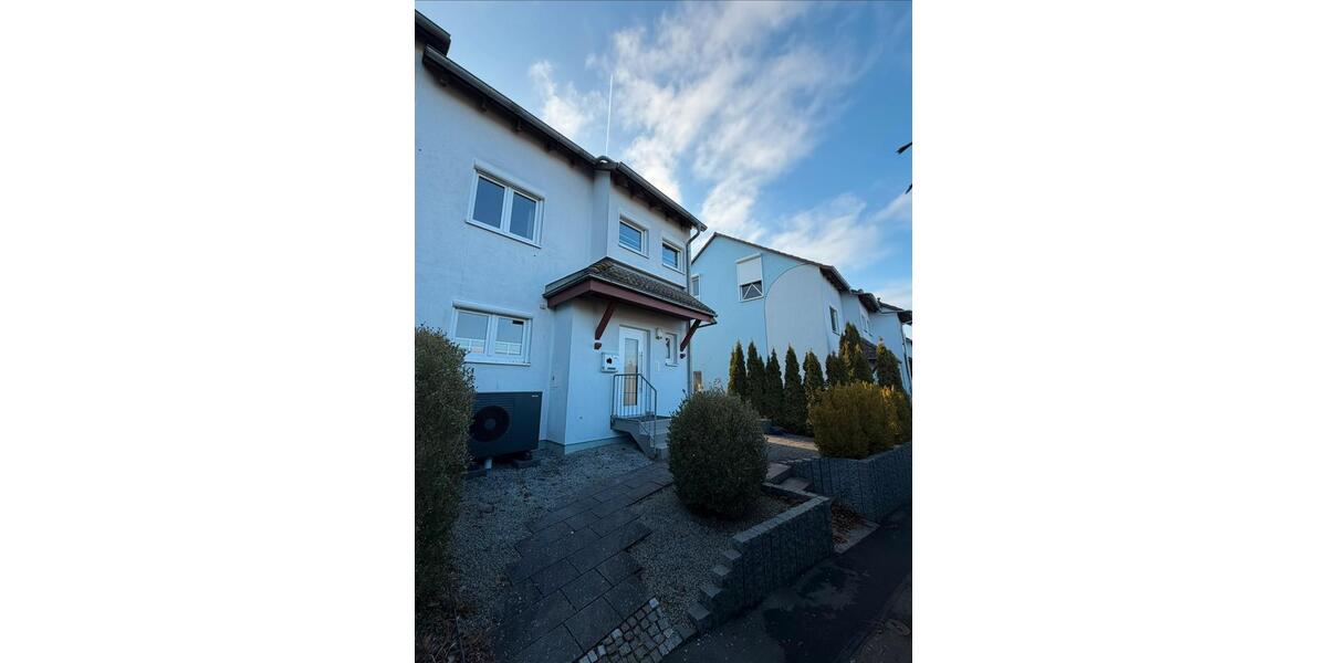 Doppelhaushälfte Bad Hersfeld - 7 Zimmer, 164 m&sup2;, 1.629&euro; | Angebot:24606891