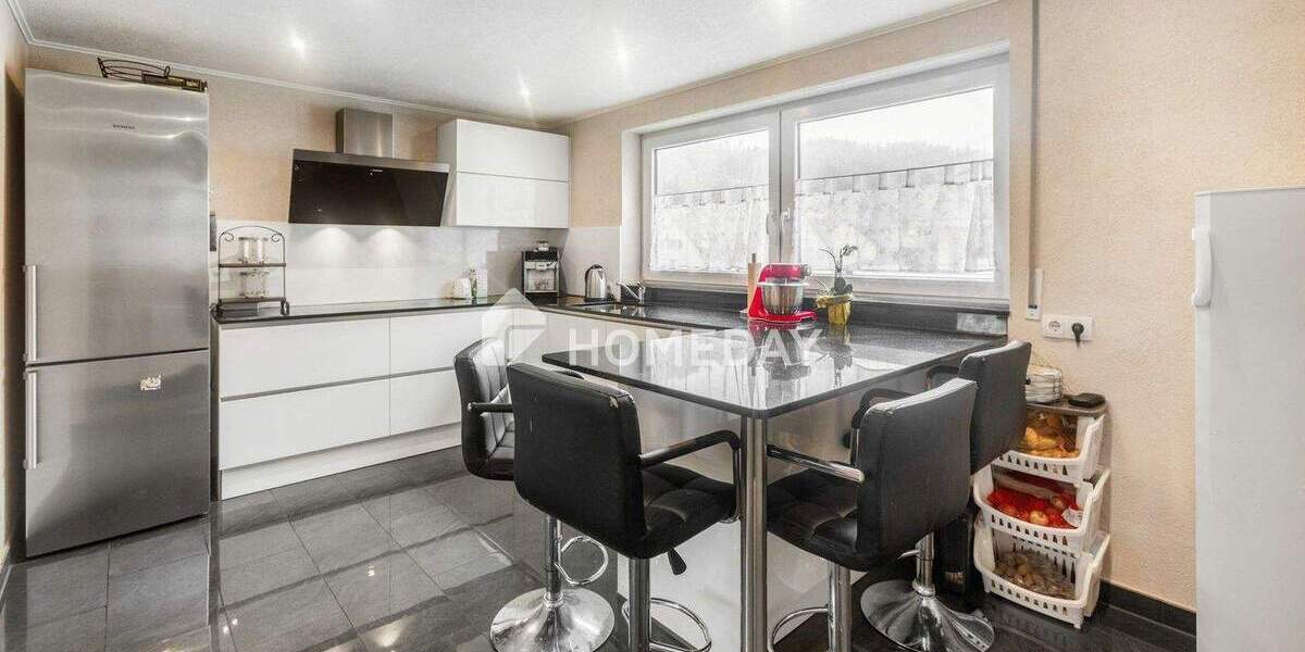 Großzügige 4,5-Zimmer-Wohnung mit moderner Ausstattung, geräumiger Terrasse und Garage 4 zimmer