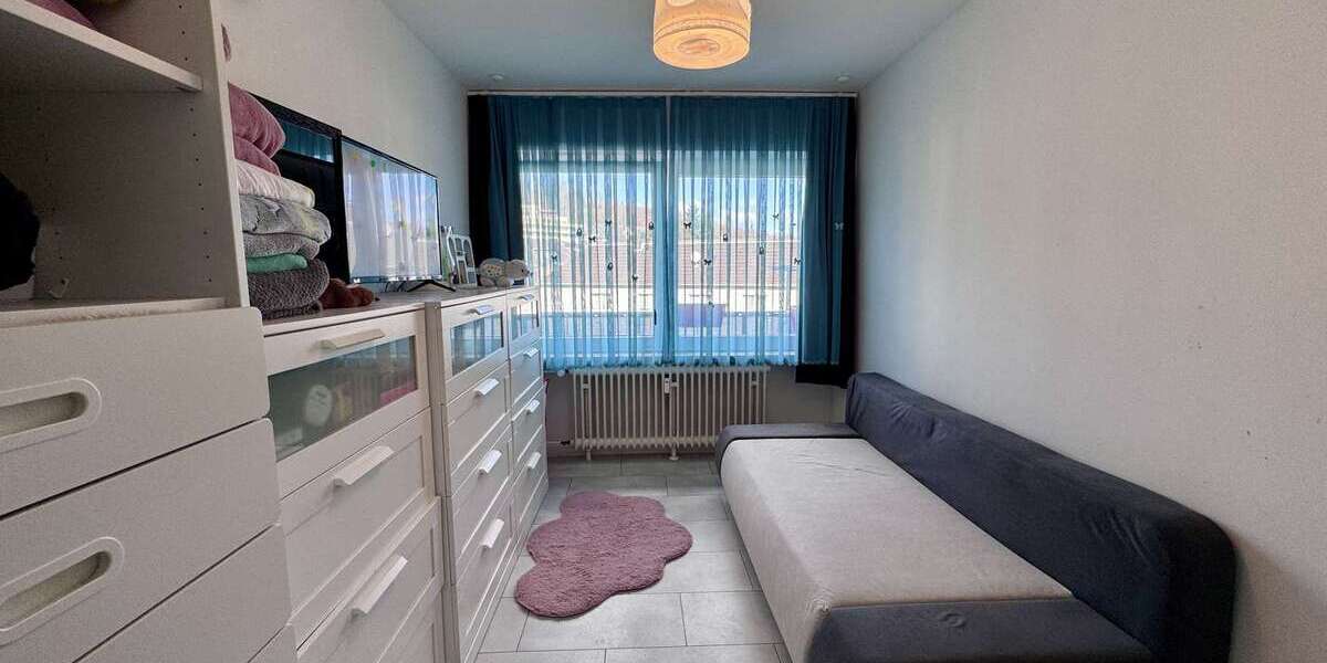 Traumhafte 3,5-Zimmer-Wohnung mit großem Balkon, herrlicher Aussicht, Garage und inkl.Einbauküche - Etagenwohnung Velbert Pöthen | Angebot:24740227