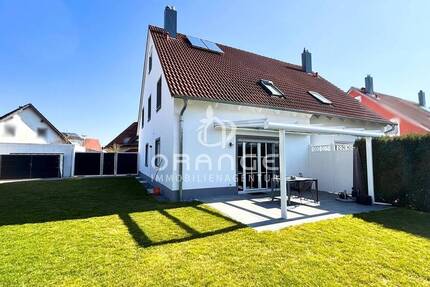 *** Sehr hochwertige, vollunterkellerte Raumwunder-DHH mit vielen Highlights - NEUWERTIG!! ***