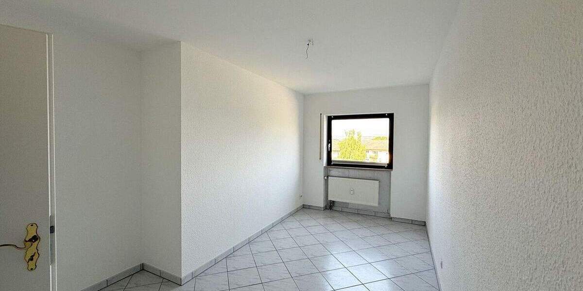 Helle 3,5-Zimmer-Komfortwohnung mit Balkon, Weitblick und Pkw-Stellplatz 3 zimmer