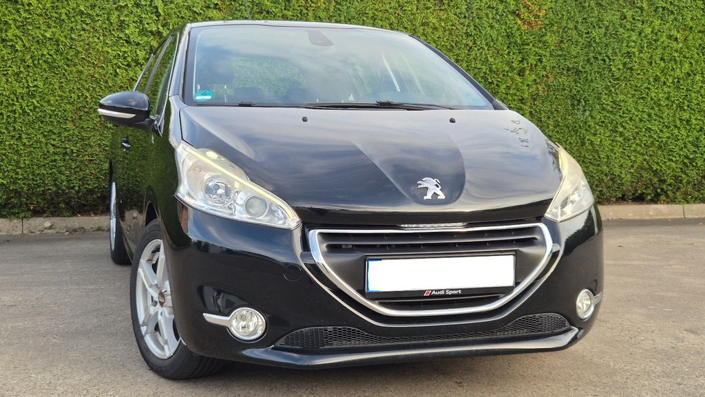 Peugeot 208 49.000 km 7.400 &euro; Essen 45356