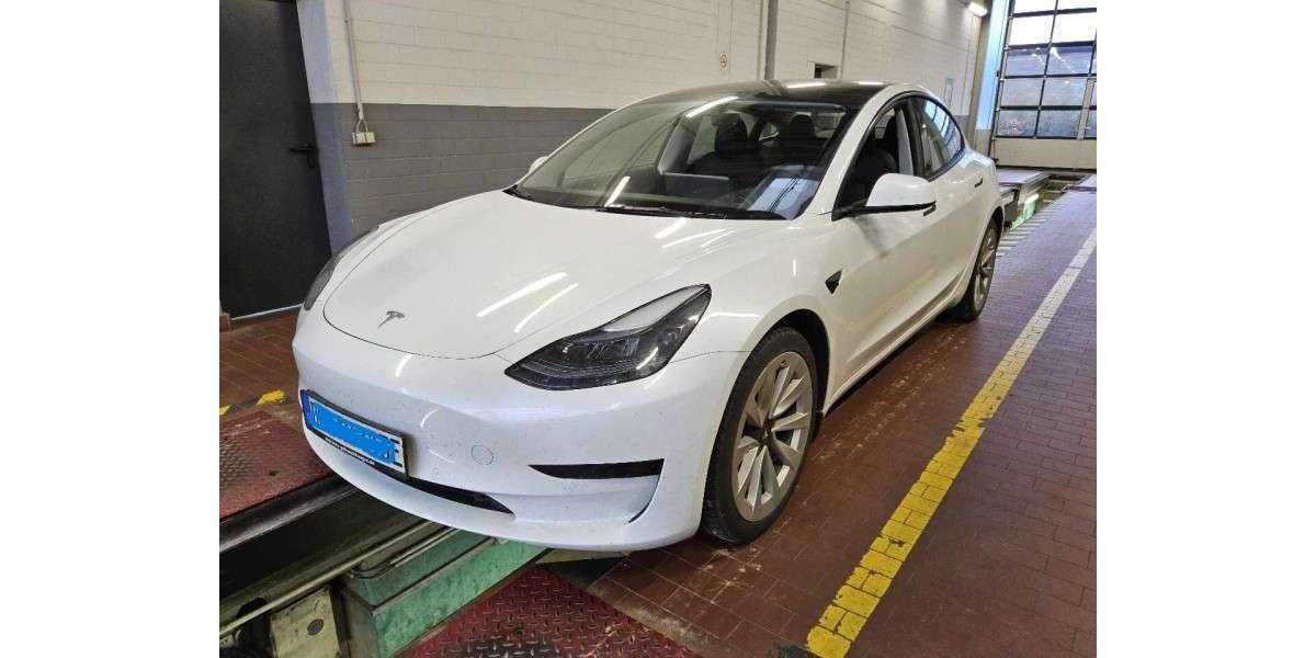 Tesla Model 3 43.264 km 27.340 &euro; Hennef 53773