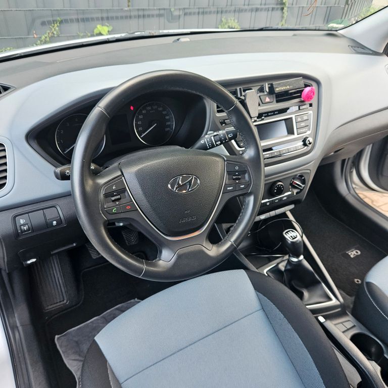 i20