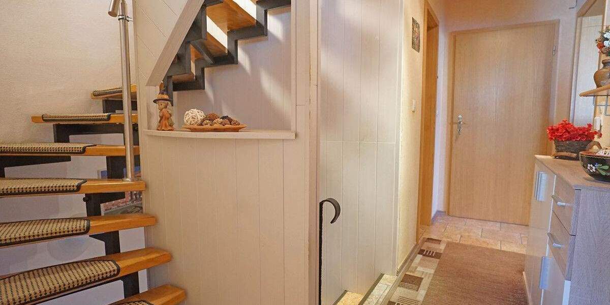 Mehrfamilienhaus, Wohnhaus Kaufungen / Oberkaufungen Oberkaufungen - 7 Zimmer, 202 m&sup2;, 280.000&euro; | Angebot:25152604