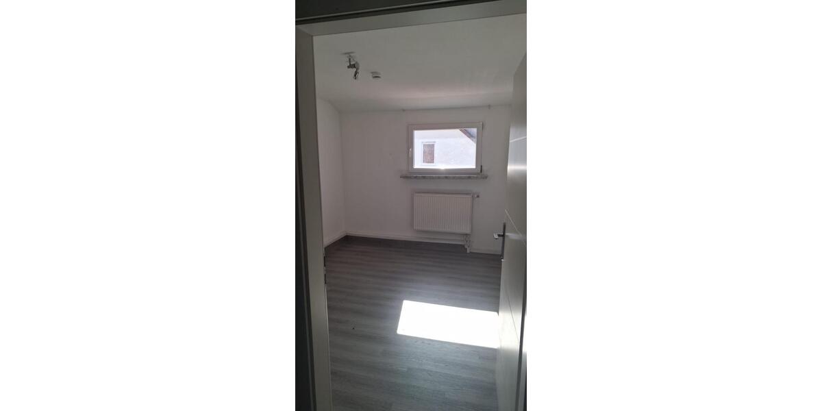 Etagenwohnung Steinen - 4 Zimmer, 110 m&sup2;, 1.300&euro; | Angebot:25046523
