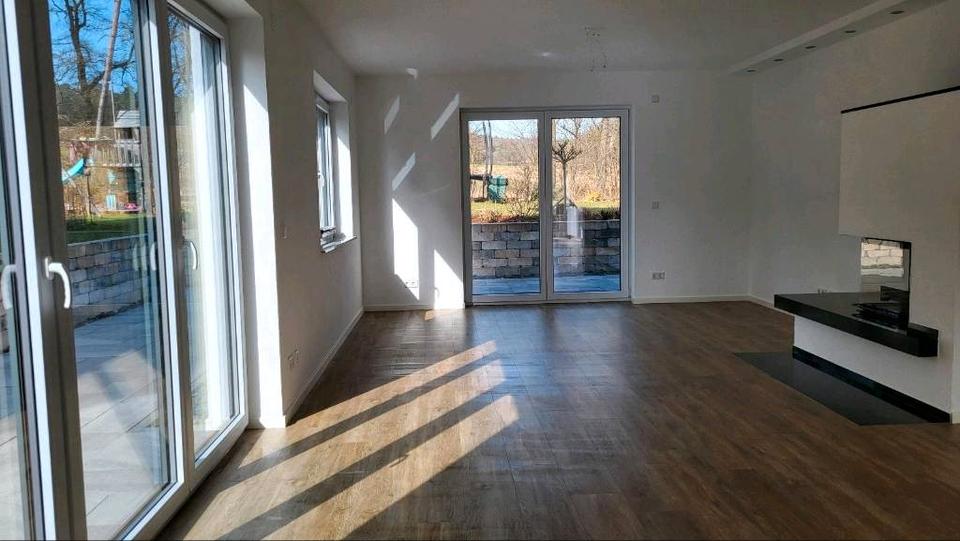 Terrassenwohnung Petersberg - 3 Zimmer, 126 m&sup2;, 1.500&euro; | Angebot:26091395