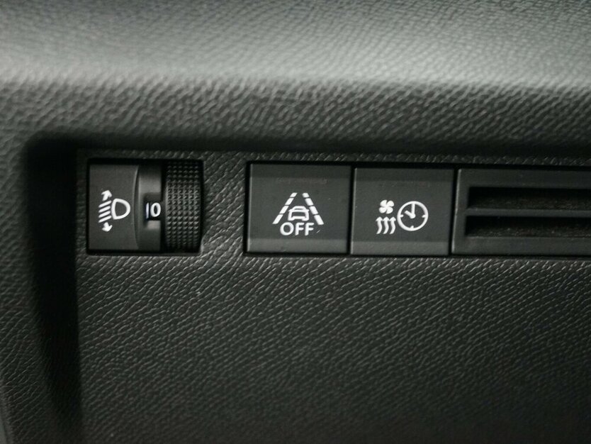 e-C4 136 Feel 50KWh CARPLAY Batteriezertifikat