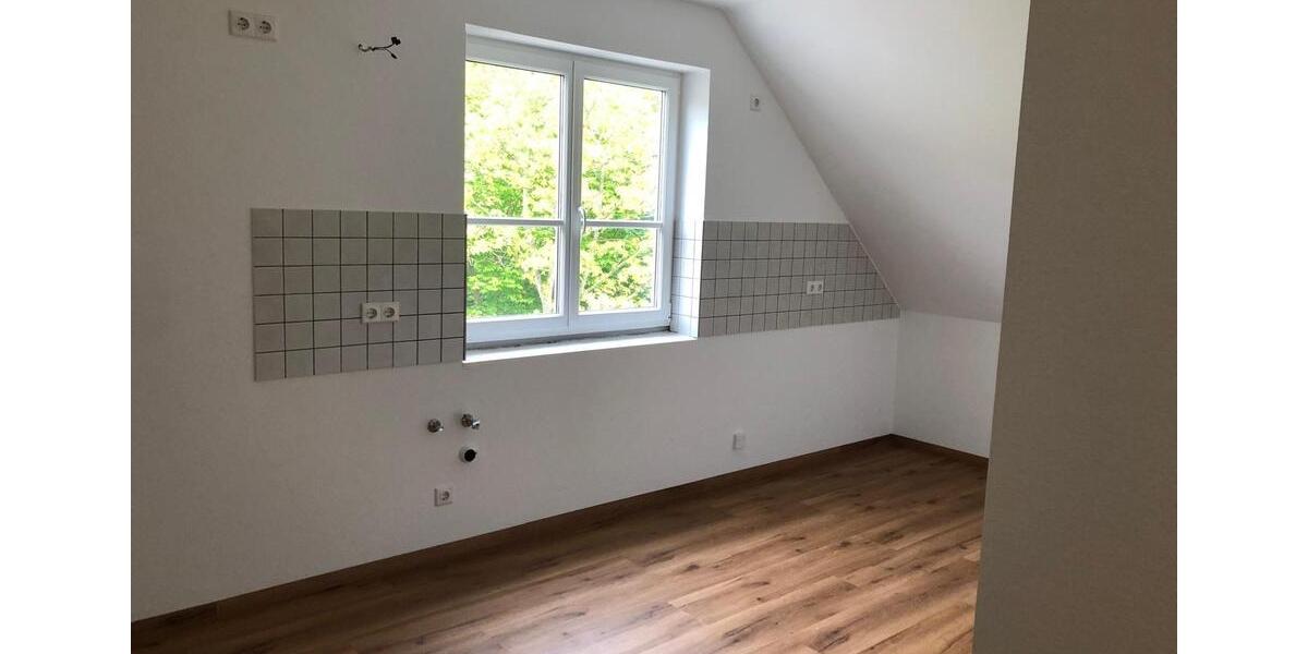 Dachgeschoßwohnung Suhl Aue 1 - 2.5 Zimmer, 75 m&sup2;, 94.500&euro; | Angebot:26801891