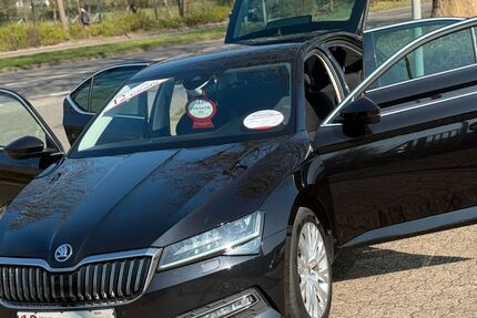 Skoda Superb 198.000 km 18.999 € Krefeld 47805
