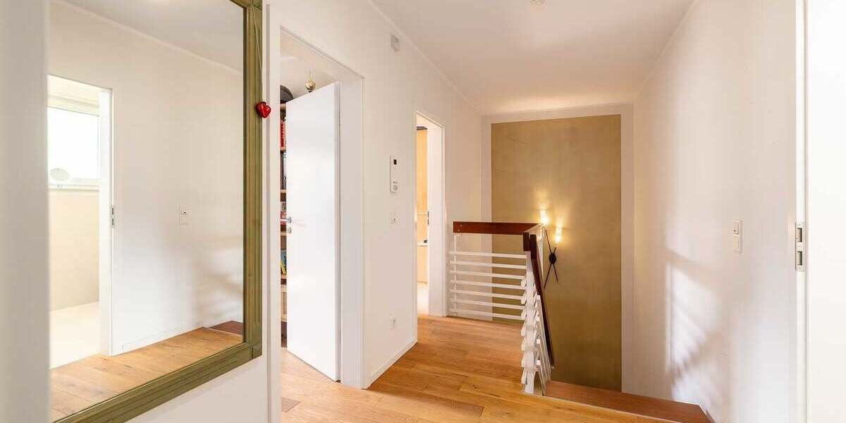 Modernisiertes Haus mit Pool & Garten in Frankfurt 4.5 zimmer