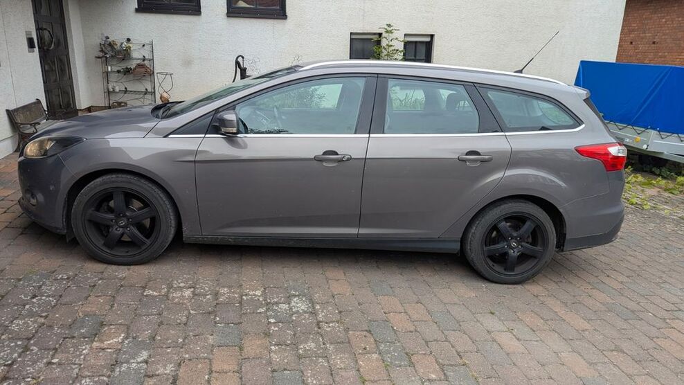 Ford Focus 213.600 km 3.200 € Hessisch Oldendorf 31840