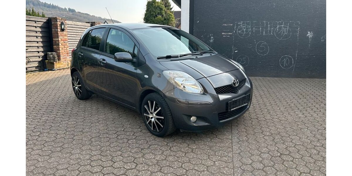 Toyota Yaris 167.094 km 3.699 &euro; Kreuzau 52372