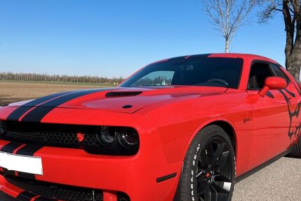 Dodge Challenger 88.000 km 36.900 € Übersee 83236