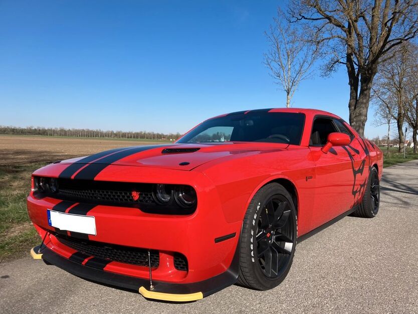 Dodge Challenger 88.000 km 36.900 € Übersee 83236