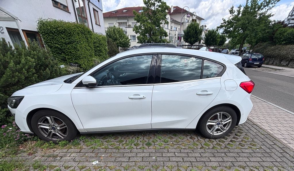 Ford Focus 54.000 km 14.100 &euro; Markgröningen 71706