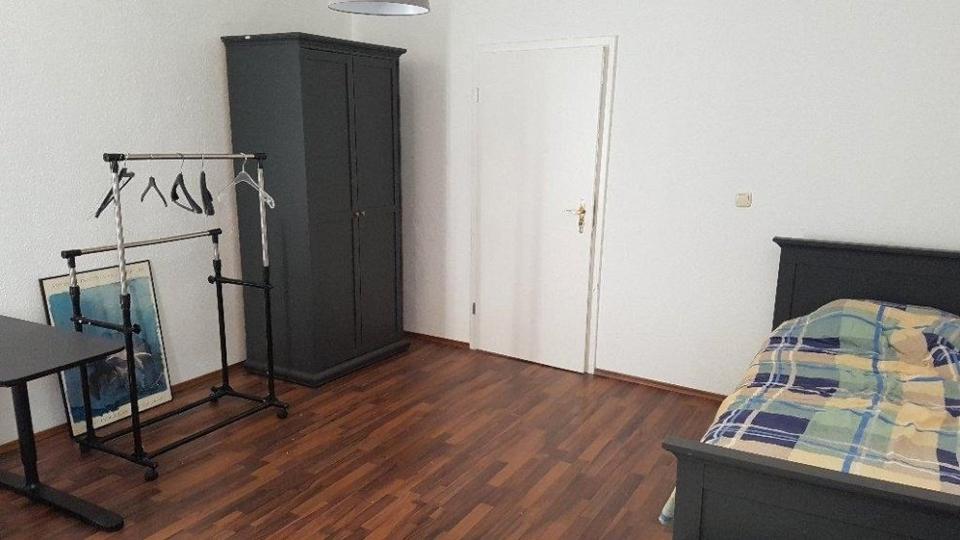 Etagenwohnung Rostock - 9 Zimmer, 20 m&sup2;, 300&euro; | Angebot:26633140